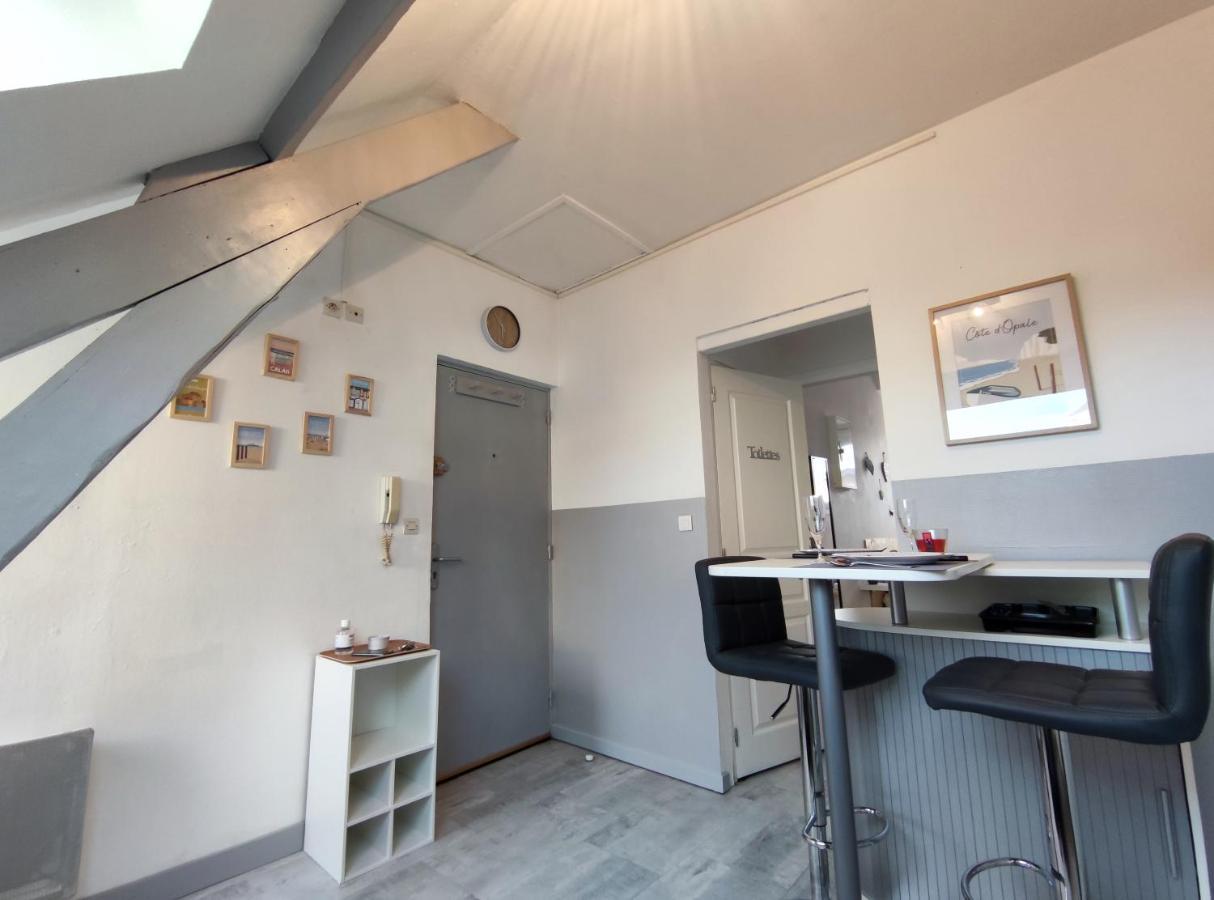 Apartamento Joli Petit T2 Terrasse Proche Du Phare Calais Exterior foto