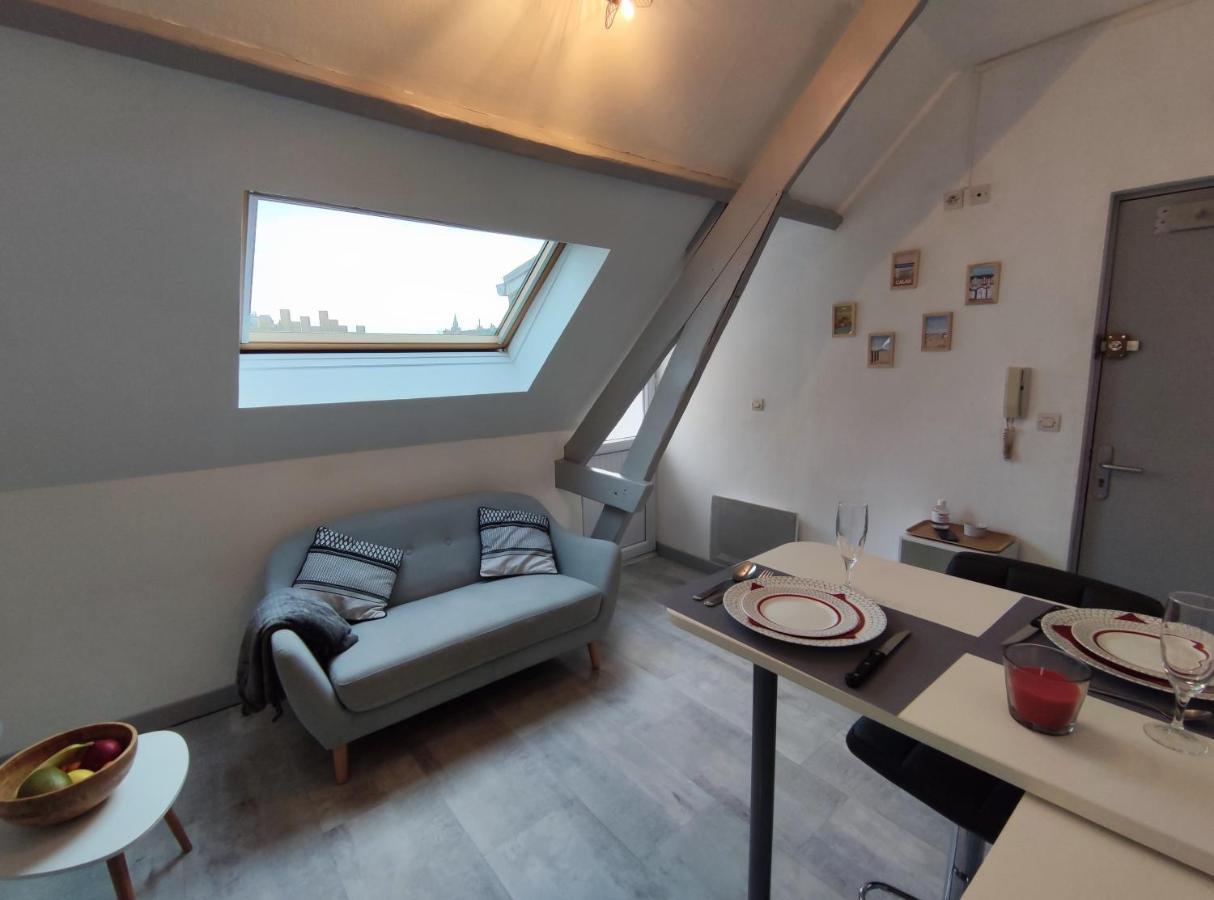 Apartamento Joli Petit T2 Terrasse Proche Du Phare Calais Exterior foto